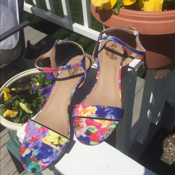 Unlisted Sandal Heels. size 10 - Picture 3 of 7